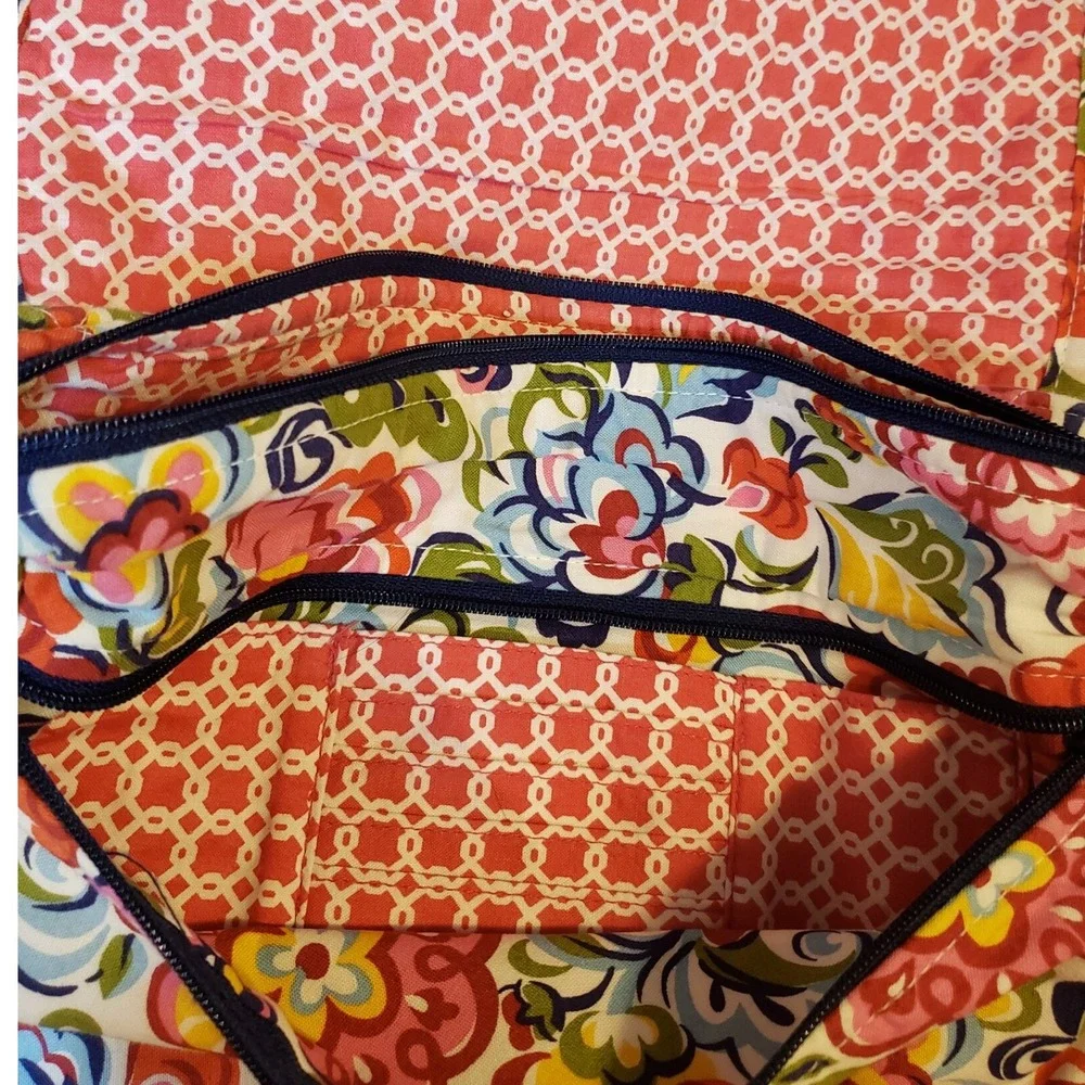 Vera Bradley crossbody bag‎ floral print adjustable strap zip pockets summer